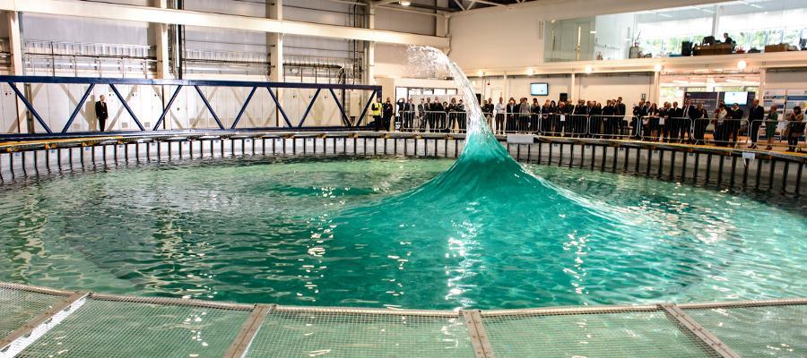 Flowave pool of water with cone-like wave in the middle