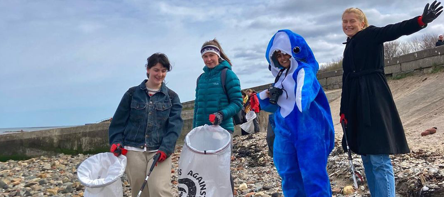 Ocean Advocates student society beach clean April 2022