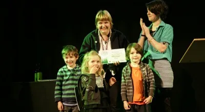 Uni-tots recieve their award