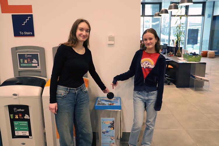 Ania (left) and Amelia (right)